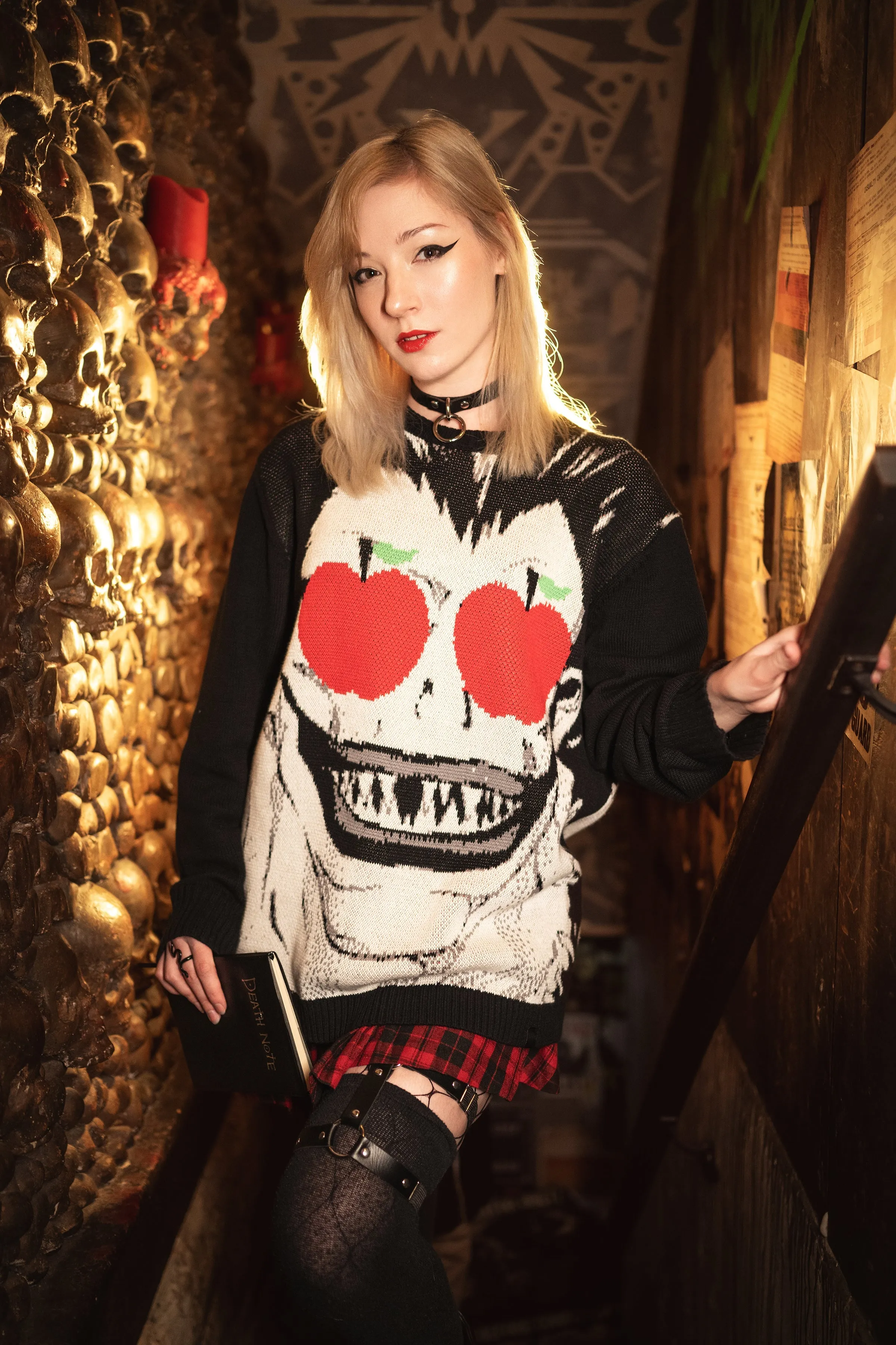 "APPLE" knit sweater